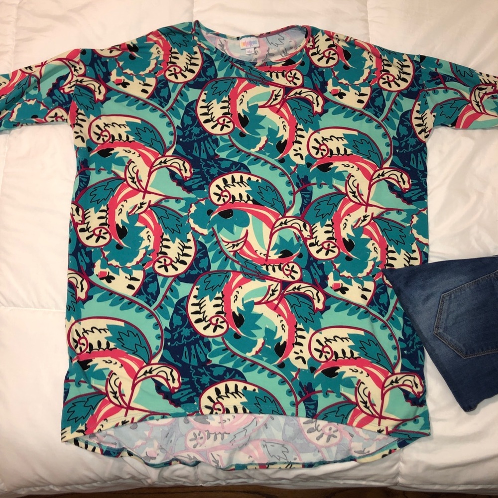 ⚡️FLASH SALE⚡️LuLaRoe long shirt, with patterns